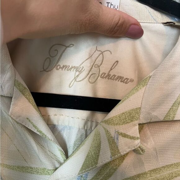 TOMMY BAHAMA BEIGE FLORAL TROPICAL HAWAIIAN BUTTON UP SHORT SLEEVE SHIRT LARGE - Picture 6 of 8